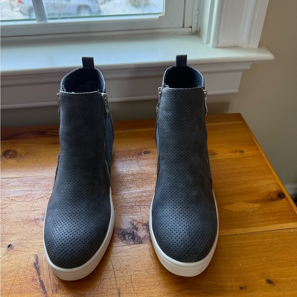 Women's Blue Journee Penelope Wedge Sneakers.  9.5 - Picture 8 of 15